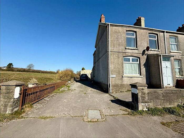 4 Bedroom Semi-Detached House For Sale In Crwbin, Kidwelly, SA17