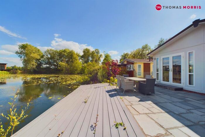 2 Bedroom Detached House For Sale In Crystal Lakes, Fenstanton, Huntingdon, Cambridgeshire, PE28