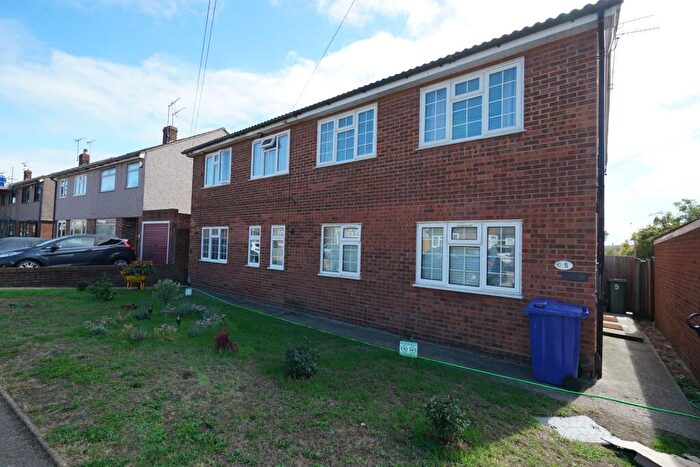 2 Bedroom Apartment To Rent In Cherry Tree Close, Grays, RM17