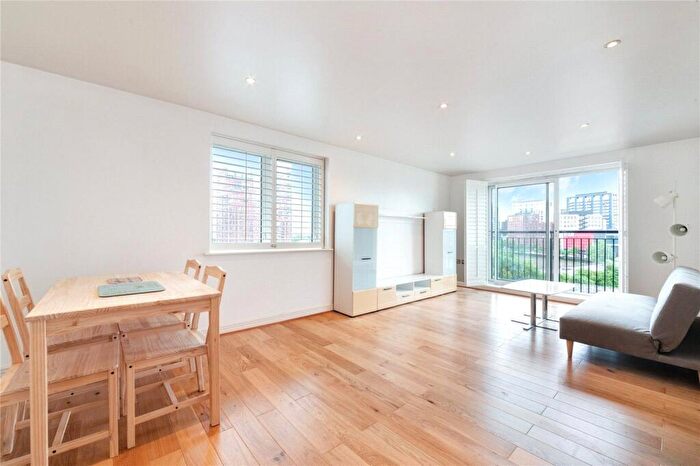 2 Bedroom Apartment For Sale In Settlers Court, Newport Avenue, Blackwa Settlers C, London, E14