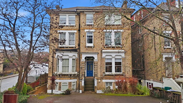 1 Bedroom Apartment For Sale In Thicket Road, London, SE20