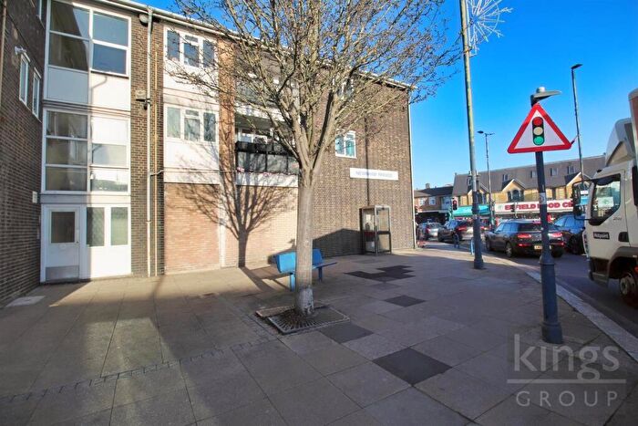 3 Bedroom Flat For Sale In Newnham Parade, College Road, Cheshunt, Waltham Cross, EN8