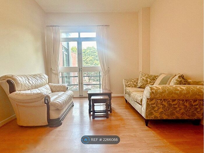 2 Bedroom Flat To Rent In Lexington Place, Nottingham, NG1