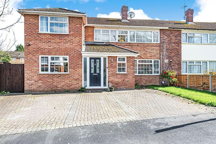 4 Bedroom Semi-Detached House To Rent In York Road, Woking, GU22