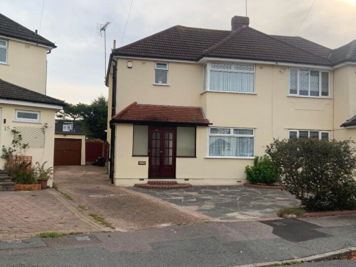 3 Bedroom Semi-Detached House For Sale In Rosebank Avenue, Hornchurch, Essex, RM12