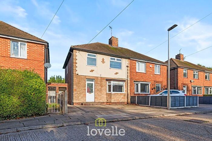 3 Bedroom Semi Detached House For Sale In Seamer Grove, Grimsby, DN32