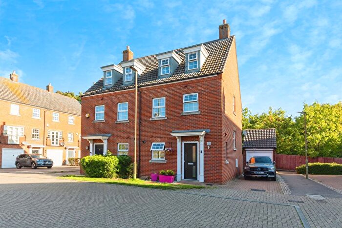 3 Bedroom Semi-detached House For Sale In Elsons Mews, Welwyn Garden City, AL7