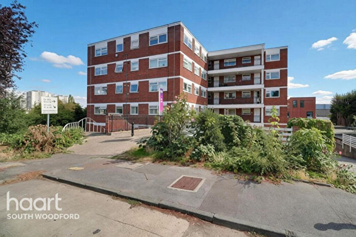 1 Bedroom Apartment For Sale In Lynwood Close, London, E18