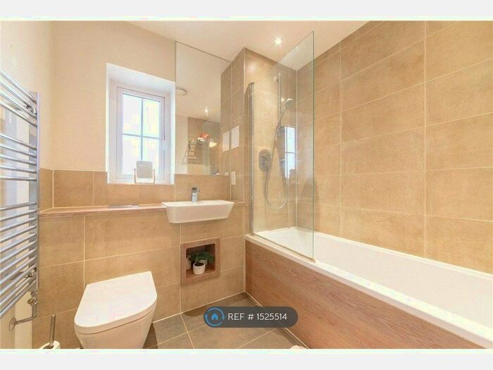 3 Bedroom Terraced House To Rent In Marunden Green, Slough, SL2