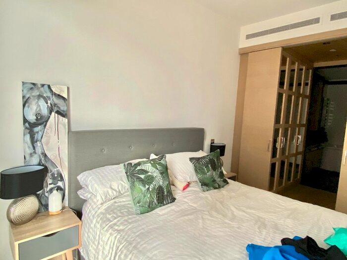 2 Bedroom Flat To Rent In Viaduct Gardens, Nine Elms, London, SW11