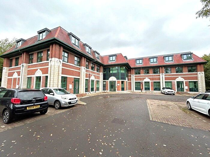 2 Bedroom Flat For Sale In Minley Road, Fleet, Hampshire, GU51