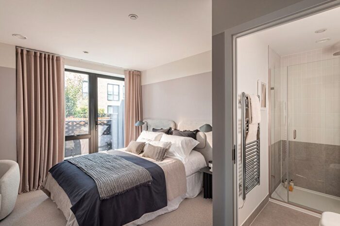 2 Bedroom Flat For Sale In Middle Road, London, W7