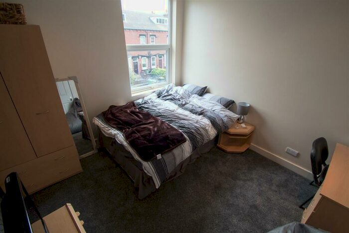 6 Bedroom Terraced House To Rent In Grimthorpe Terrace, Headingley, Leeds, LS6