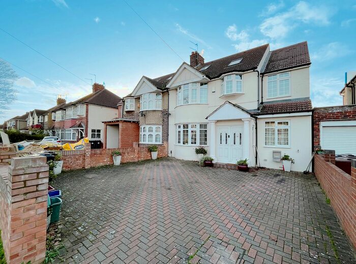 6 Bedroom Semi-Detached House To Rent In Burns Way, Hounslow, TW5