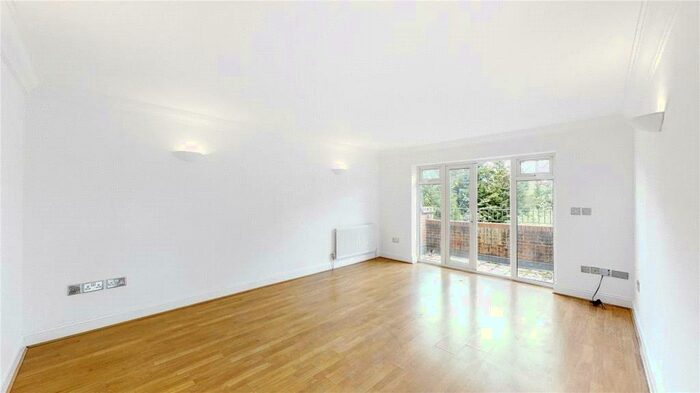 2 Bedroom Property To Rent In Courtleigh Gardens, London, NW11