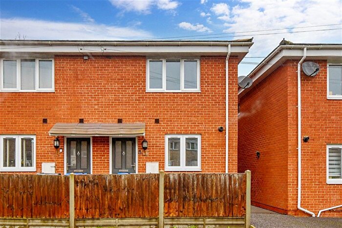 2 Bedroom End Terrace House For Sale In Old Folkestone Road, Dover, Kent, CT17