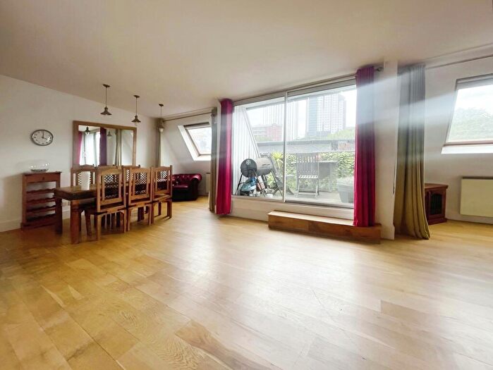 2 Bedroom Apartment To Rent In Merchants House, North Street, Leeds, LS2