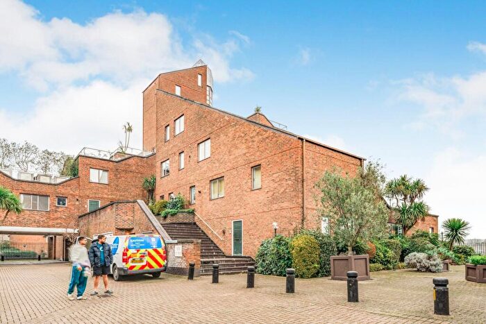 2 Bedroom Flat To Rent In Cumberland Mills Square London, E14