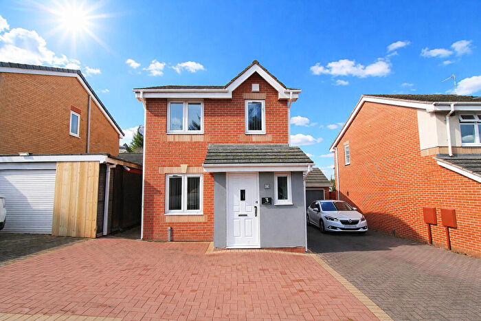 3 Bedroom Detached House For Sale In Viaduct Close, Clifton Links, Rugby, CV21