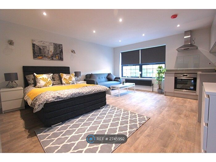 Studio To Rent In Alma Street, Luton, LU1