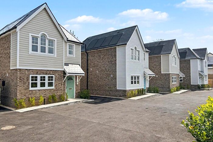 3 Bedroom Detached House For Sale In Hamworthy, BH15