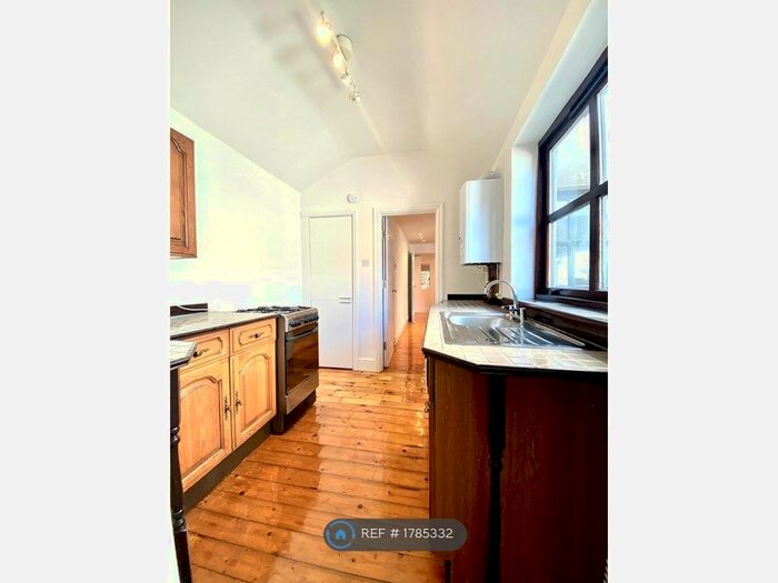 1 Bedroom Flat To Rent In Cyfarthfa Street, Cardiff, CF24