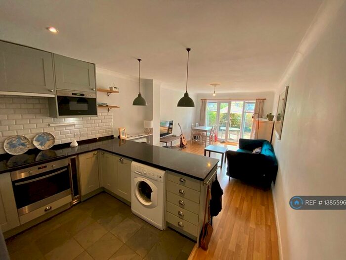 2 Bedroom Maisonette To Rent In Leabank Square, London, E9