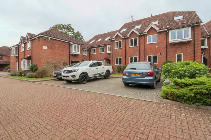2 Bedroom Apartment To Rent In Gilliflower House, Yewlands, Hoddesdon, EN11