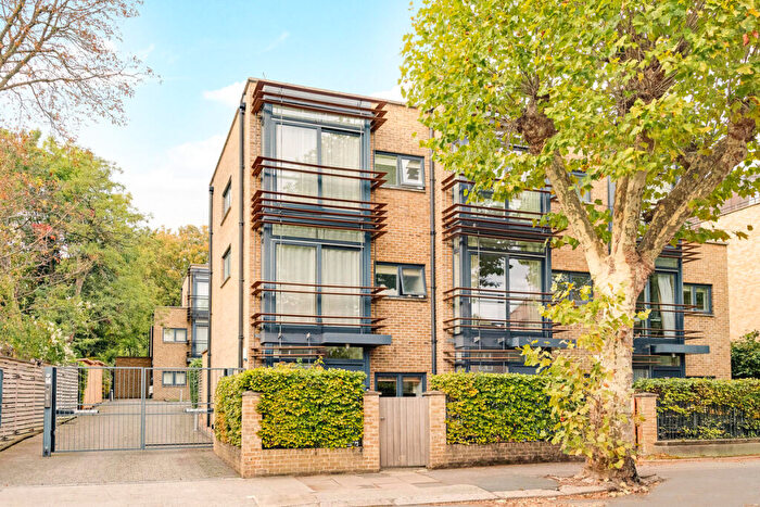 4 Bedroom Mews For Sale In Treetop Mews, London, NW6
