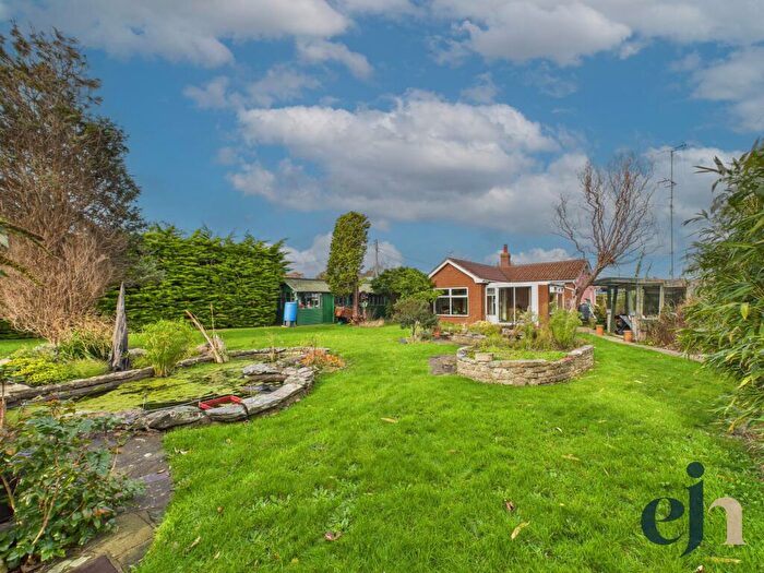 3 Bedroom Bungalow For Sale In Willow Road, Lowestoft, NR33