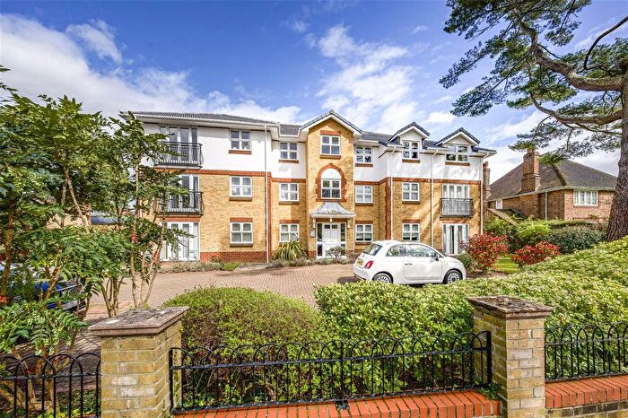1 Bedroom Flat For Sale In Rosebank Close, Teddington, TW11