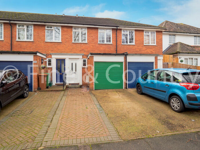 2 Bedroom House To Rent In Stanley Road, Sutton, Surrey, SM2