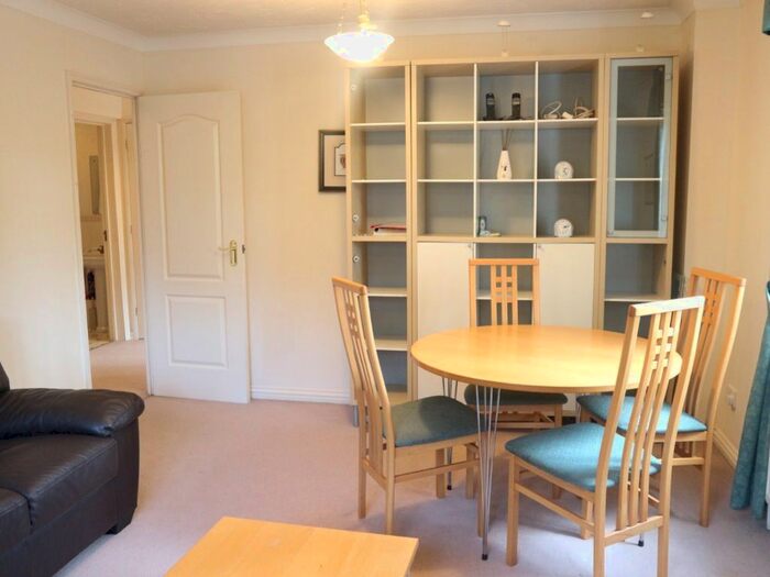 2 Bedroom Flat To Rent In Gatcombe Mews, Hanger Lane, London, W5