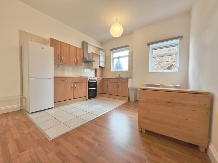 1 Bedroom Flat To Rent In Stoke Newington Road, N16