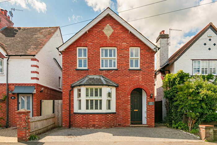 3 Bedroom Detached House For Sale In Barton Road, Bramley, Guildford, Surrey, GU5