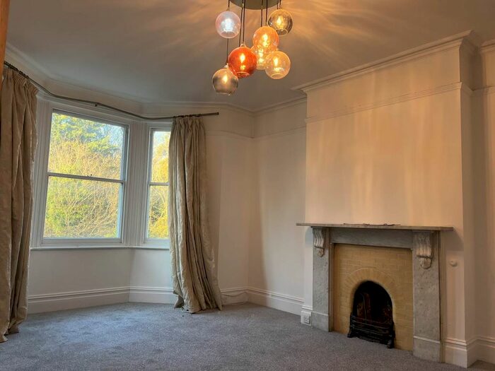 4 Bedroom Flat To Rent In Montacute Gardens, Tunbridge Wells, Kent, TN4