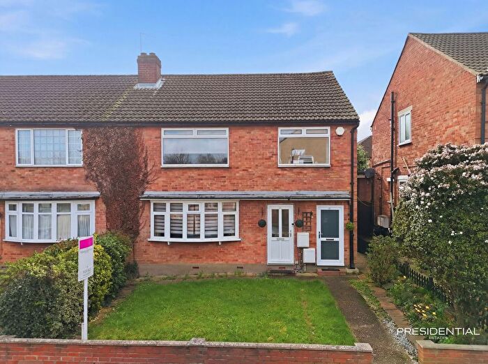 2 Bedroom Maisonette For Sale In The Holt, Hainault, IG6