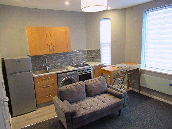 3 Bedroom Flat To Rent In A Pershore Road, B29