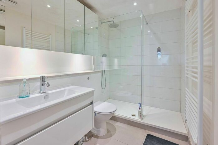 2 Bedroom Flat To Rent In Bell Yard Mews, London Bridge, London, SE1