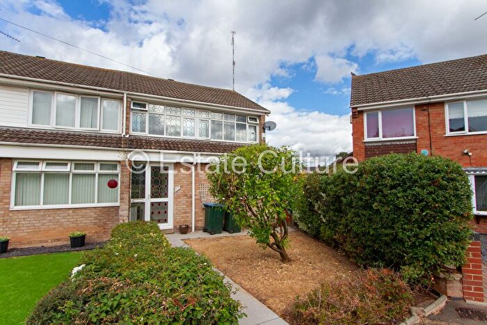 3 Bedroom Semi Detached House For Sale In Willoughby Close, Binley, Coventry, CV3