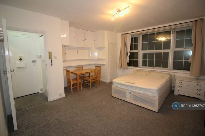 Studio To Rent In North Hill Court, London, N6