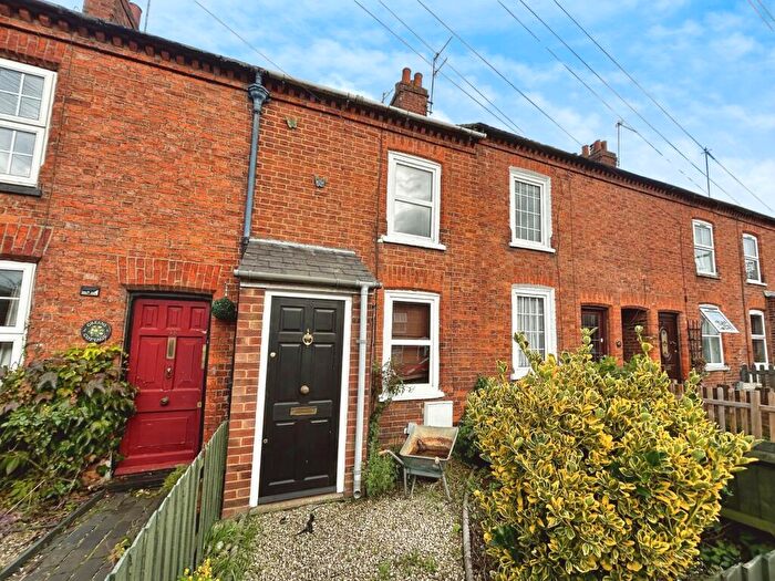 2 Bedroom Terraced House For Sale In East Street, Banbury, Oxfordshire, OX16
