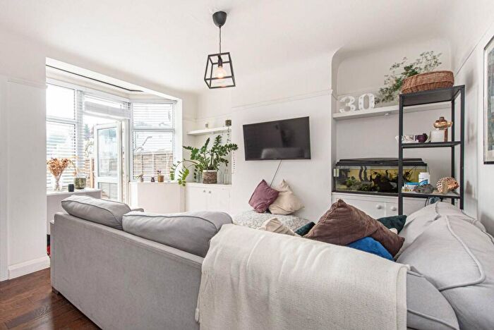 1 Bedroom Flat For Sale In Wells Drive, Kingsbury, London, NW9