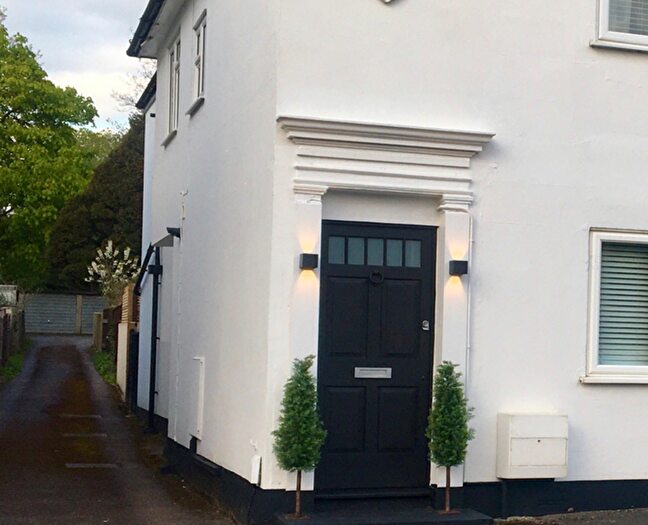 1 Bedroom Flat To Rent In Leatherhead, KT22