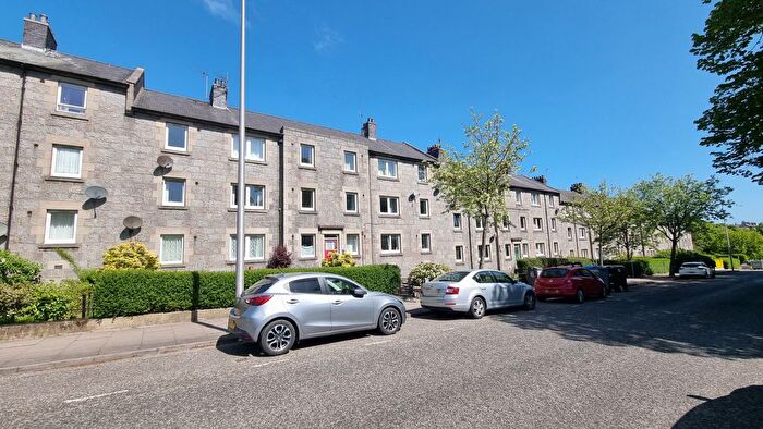 3 Bedroom Flat To Rent In Willowbank Road, The City Centre, Aberdeen, AB11