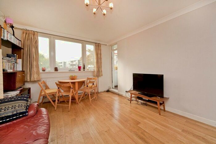 4 Bedroom Flat To Rent In Joseph Trotter Close, Finsbury Estate, EC1R