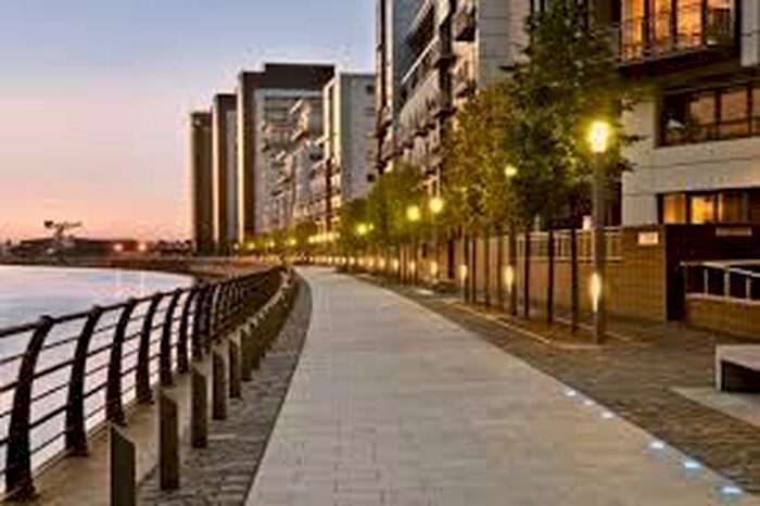 2 Bedroom Flat To Rent In Castlebank Drive, Glasgow, G11