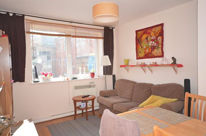 2 Bedroom Flat To Rent In |Ref: |, Hanover Court, Southampton, SO14