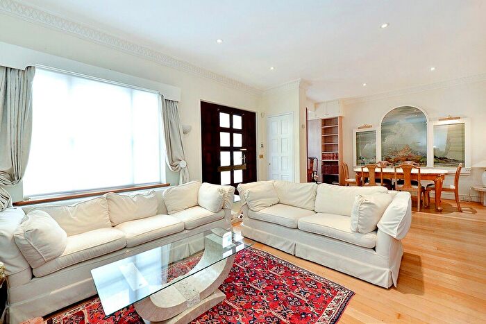 2 Bedroom Property To Rent In Coleherne Mews, Earls Court, SW10