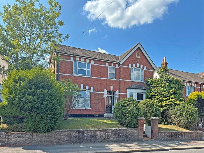 1 Bedroom Flat For Sale In Woodlands Road, Redhill, RH1